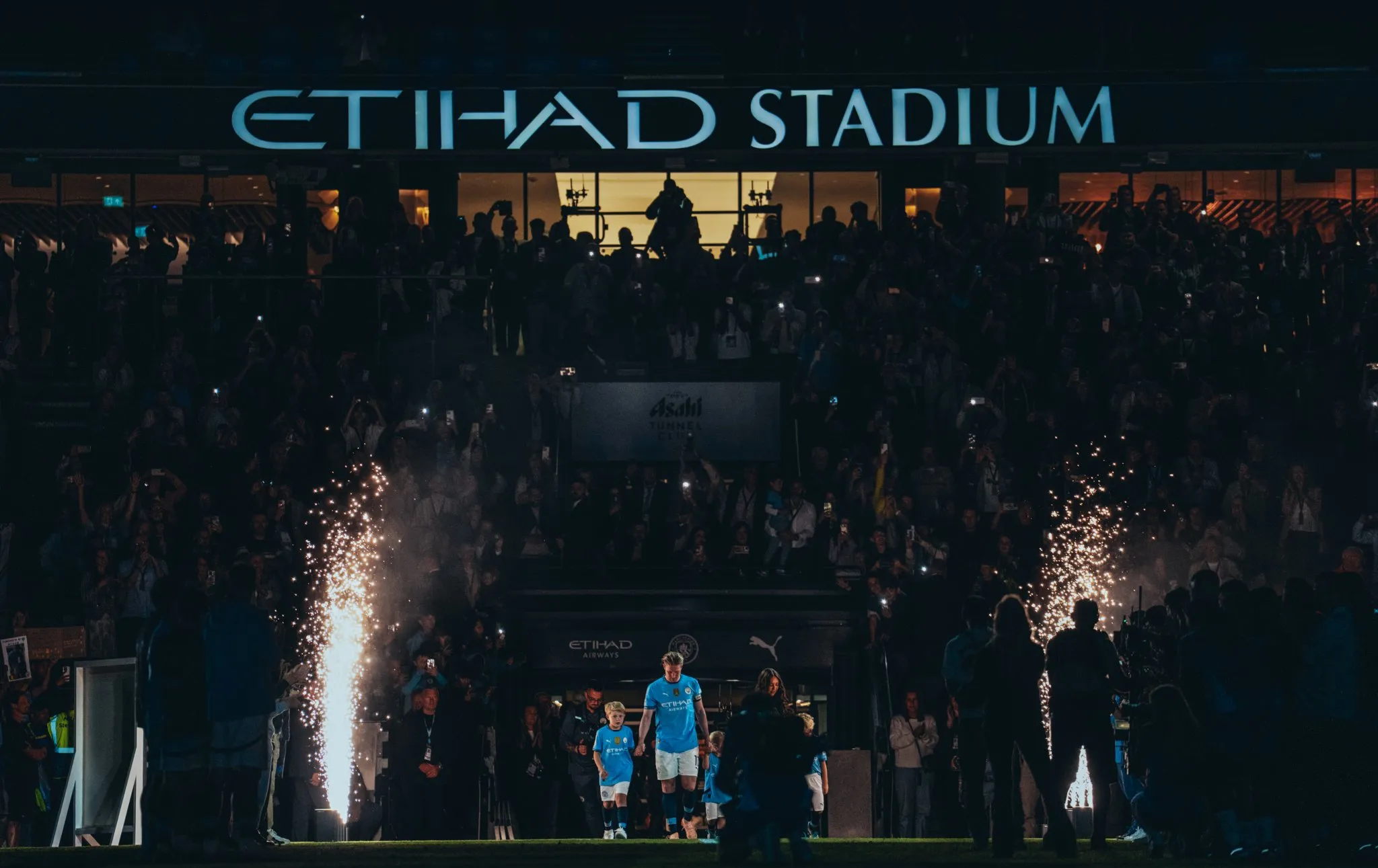 爱游戏-德布劳内迎来五赛季出色发挥，老鹰观众热烈欢呼！