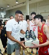 爱游戏官网-蒂姆焦点对战，字母哥与40激战中国队分钟，锐不可当胜负难料！